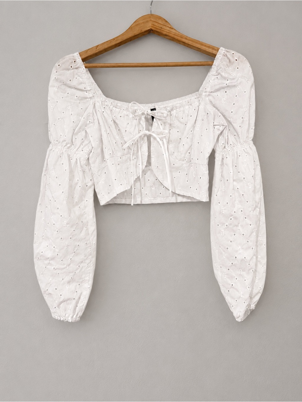 H&M White Eyelet Crop Top Women’s Medium Puff Sleeve Tie Front Cottagecor